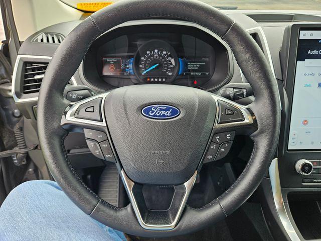 Photo of 2024 Carbonized Gray Metallic Ford Edge
