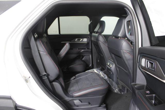 Photo of 2025 Star White Ford Explorer