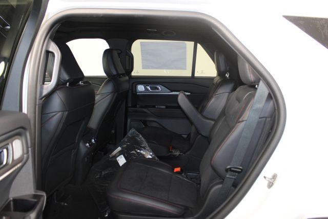 Photo of 2025 Star White Ford Explorer