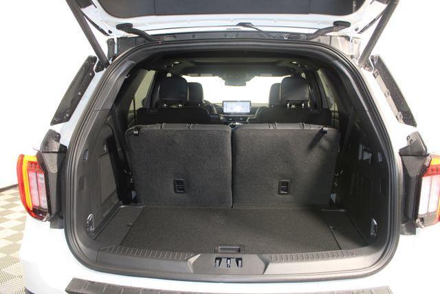 Photo of 2025 Star White Ford Explorer