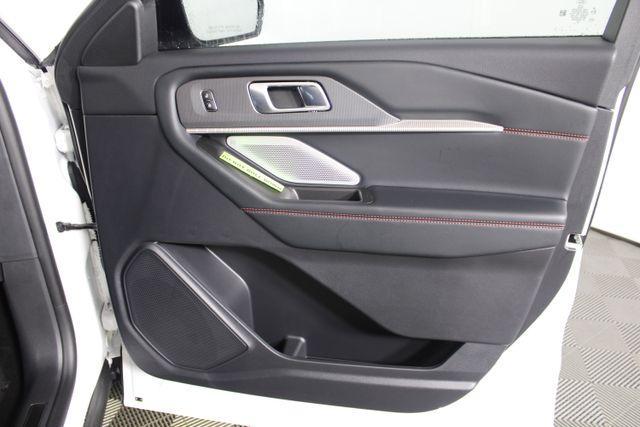 Photo of 2025 Star White Ford Explorer