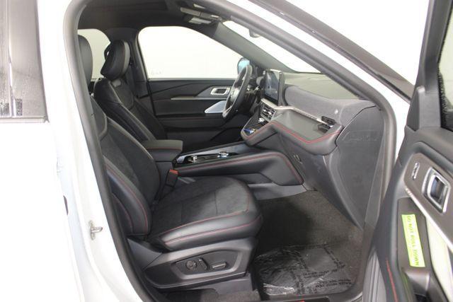 Photo of 2025 Star White Ford Explorer