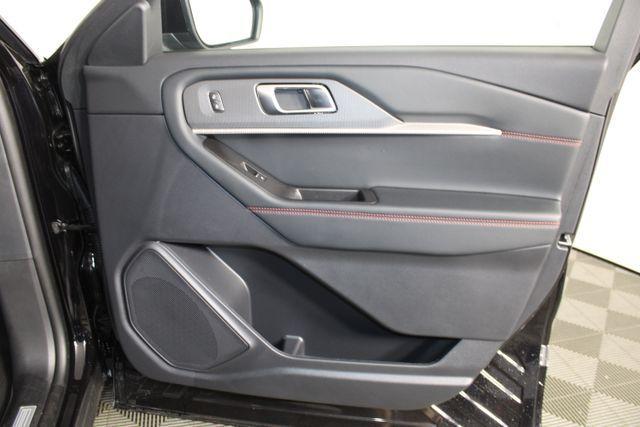 Photo of 2025 Agate Black Metallic Ford Explorer