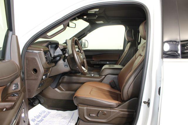 Photo of 2022 Star White Ford Expedition Max
