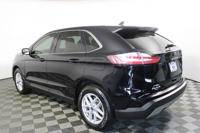 Photo of 2022 Agate Black Metallic Ford Edge