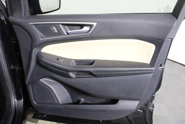Photo of 2022 Agate Black Metallic Ford Edge