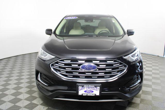 Photo of 2022 Agate Black Metallic Ford Edge