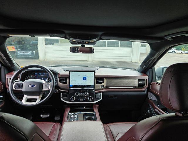 Photo of 2024 Iconic Silver Metallic Ford Expedition Max