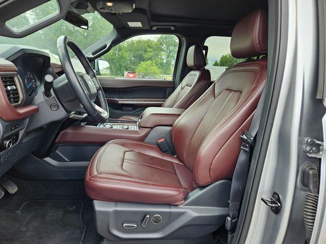 Photo of 2024 Iconic Silver Metallic Ford Expedition Max