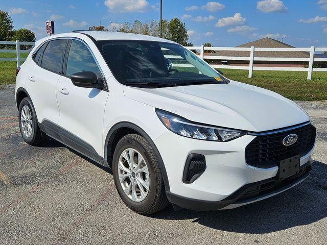 Photo of 2023 Oxford White Ford Escape