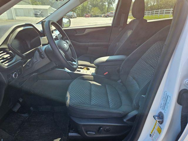 Photo of 2023 Oxford White Ford Escape