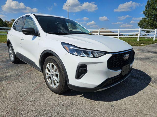 Photo of 2023 Oxford White Ford Escape