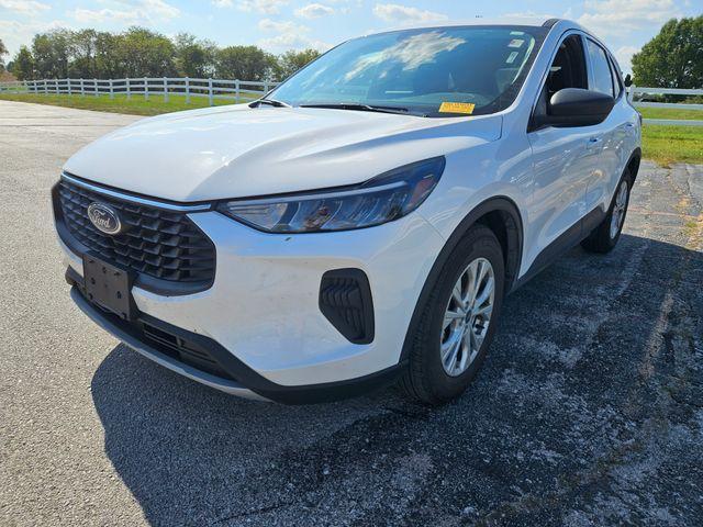 Photo of 2023 Oxford White Ford Escape