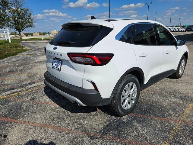 Photo of 2023 Oxford White Ford Escape