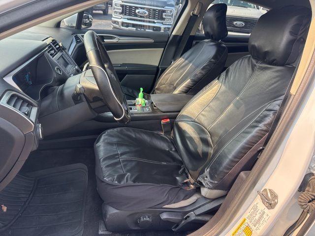 Photo of 2017 Oxford White Ford Fusion