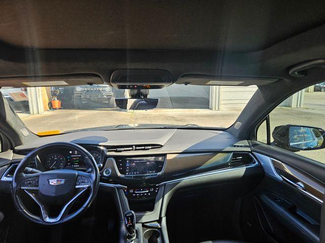 Photo of 2020 Stellar Black Metallic Cadillac XT6