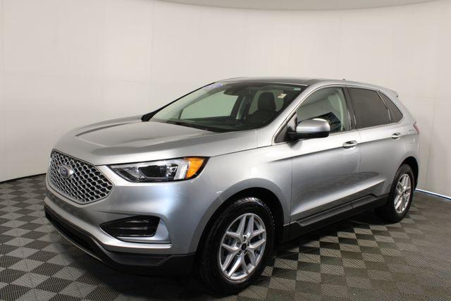 Photo of 2024 Iconic Silver Metallic Ford Edge