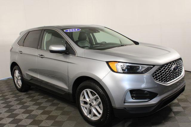 Photo of 2024 Iconic Silver Metallic Ford Edge