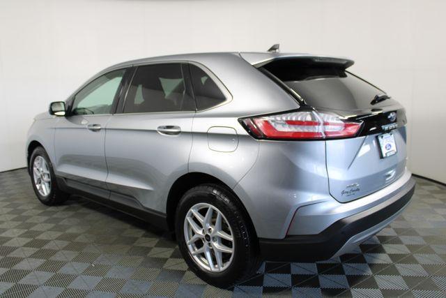 Photo of 2024 Iconic Silver Metallic Ford Edge