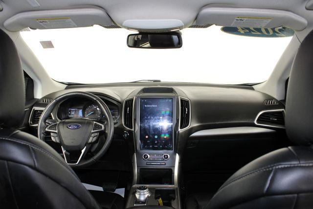 Photo of 2024 Iconic Silver Metallic Ford Edge