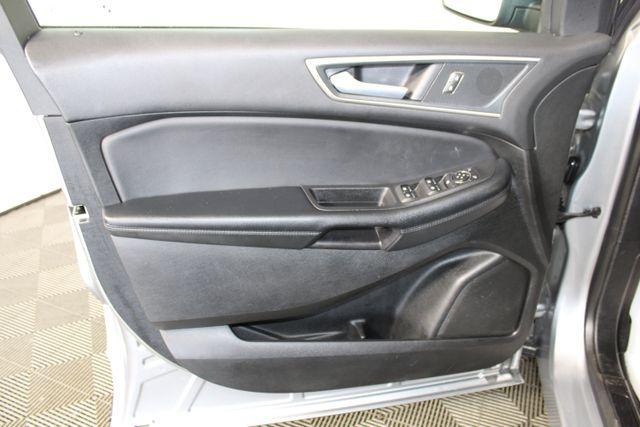 Photo of 2024 Iconic Silver Metallic Ford Edge