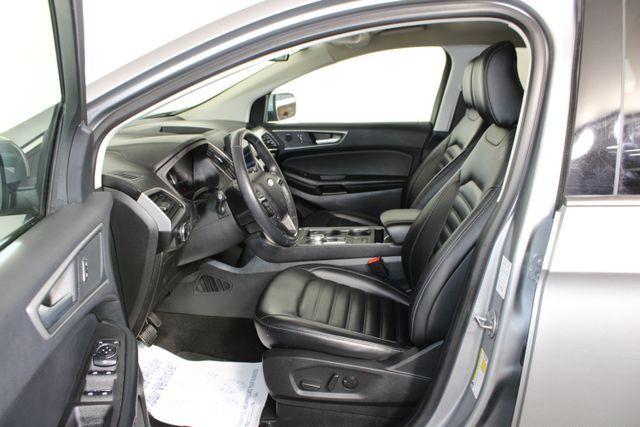 Photo of 2024 Iconic Silver Metallic Ford Edge