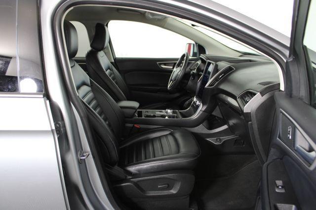 Photo of 2024 Iconic Silver Metallic Ford Edge