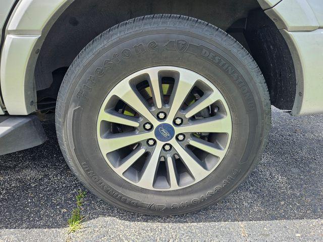 Photo of 2017 Ingot Silver Ford Expedition