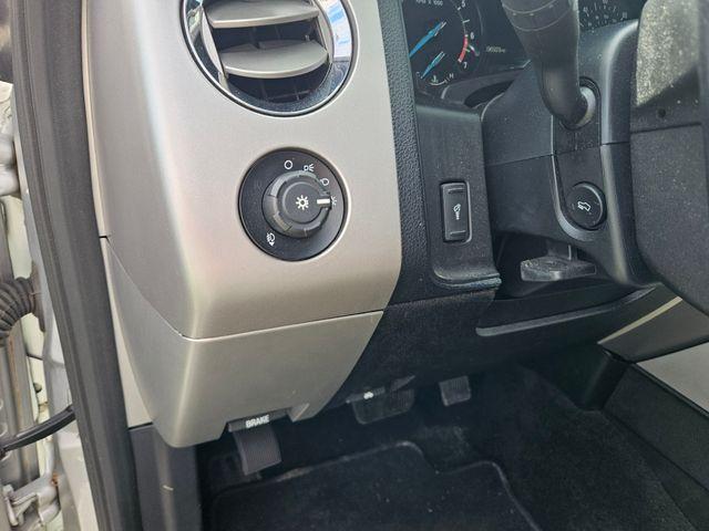Photo of 2017 Ingot Silver Ford Expedition