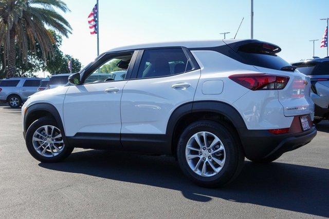 Photo of 2025 Summit White Chevrolet Trailblazer