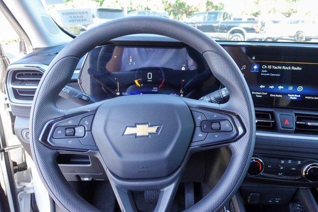 Photo of 2025 Summit White Chevrolet Trailblazer