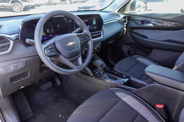 Photo of 2025 Summit White Chevrolet Trailblazer