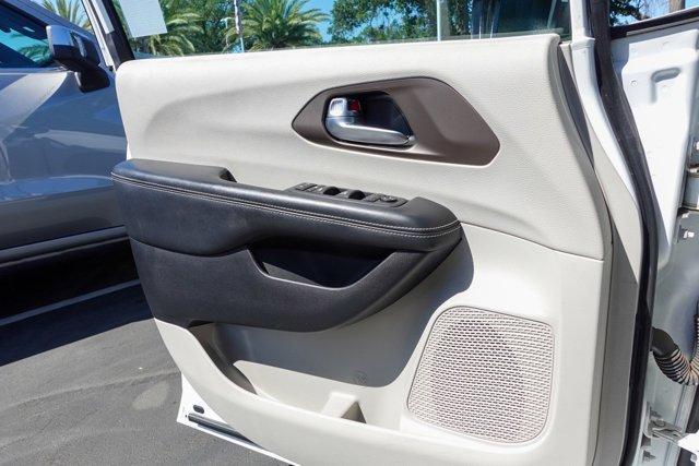 Photo of 2021 Bright White Clearcoat Chrysler Voyager