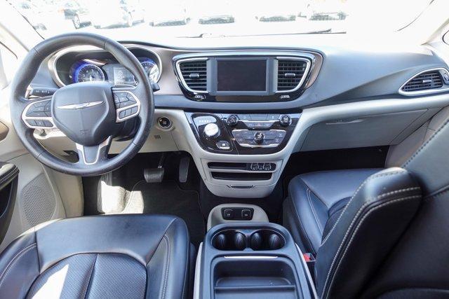Photo of 2021 Bright White Clearcoat Chrysler Voyager