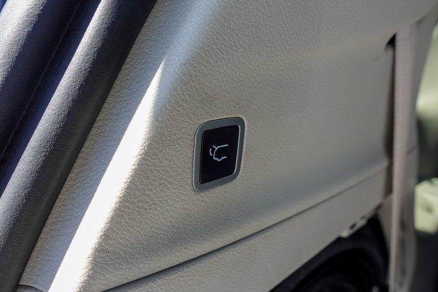 Photo of 2021 Bright White Clearcoat Chrysler Voyager