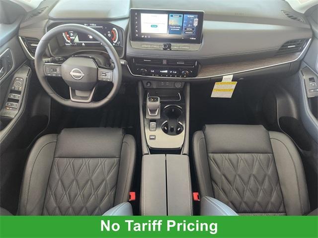 Photo of 2025 Champagne Silve Nissan Rogue