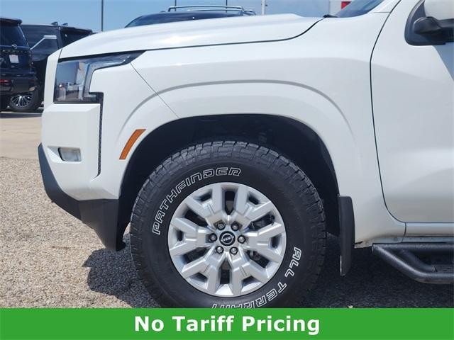 Photo of 2024 Glacier White Nissan Frontier