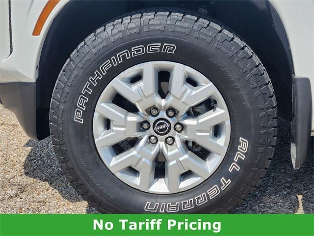 Photo of 2024 Glacier White Nissan Frontier