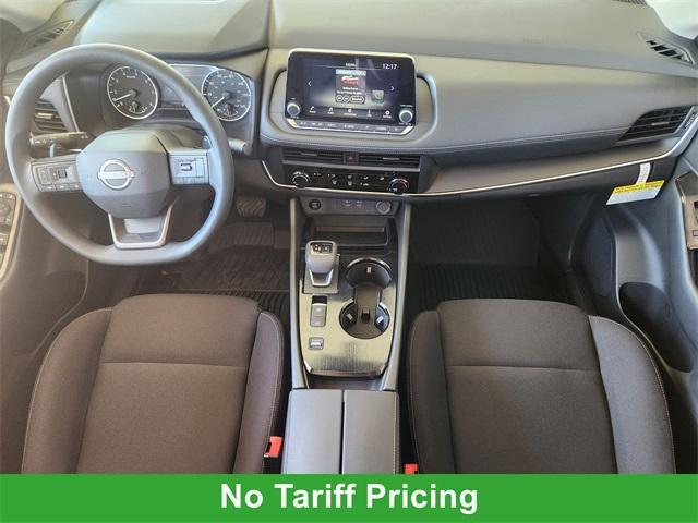 Photo of 2025 Glacier White Nissan Rogue