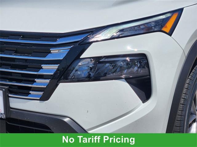 Photo of 2025 Glacier White Nissan Rogue