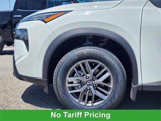 Photo of 2025 Glacier White Nissan Rogue