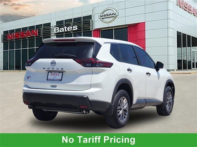 Photo of 2025 Glacier White Nissan Rogue