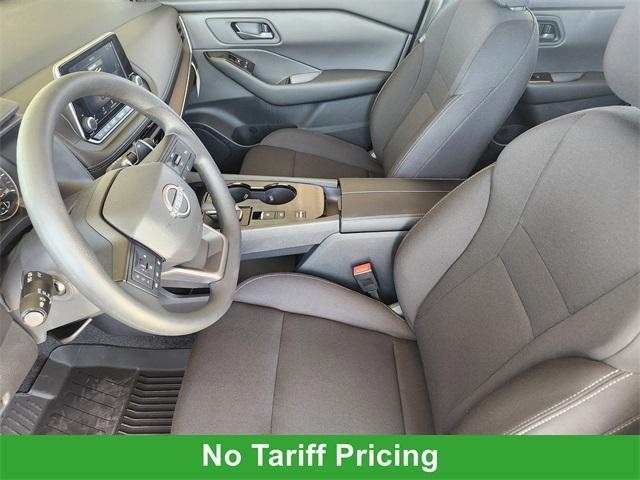 Photo of 2025 Glacier White Nissan Rogue