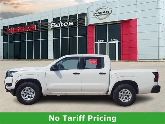 Photo of 2025 Glacier White Nissan Frontier