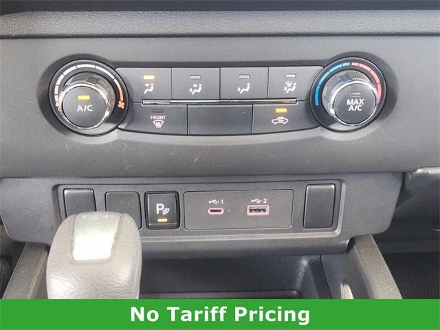 Photo of 2025 Glacier White Nissan Frontier
