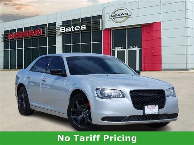 Photo of 2020 Silver Mist Clearcoat Chrysler 300