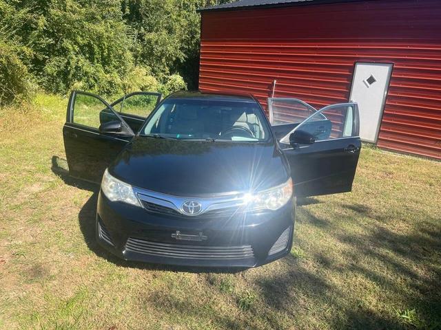 Photo of 2014 Attitude Black Metallic Toyota Camry