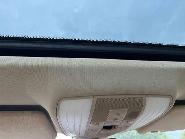 Photo of 2011 White Mercedes-Benz E-Class