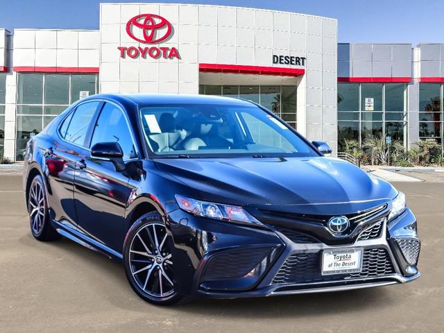 Photo of 2023 Midnight Black Metallic Toyota Camry