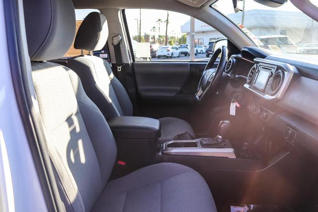 Photo of 2019 White Toyota Tacoma